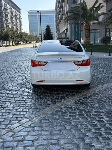 Hyundai Sonata-4