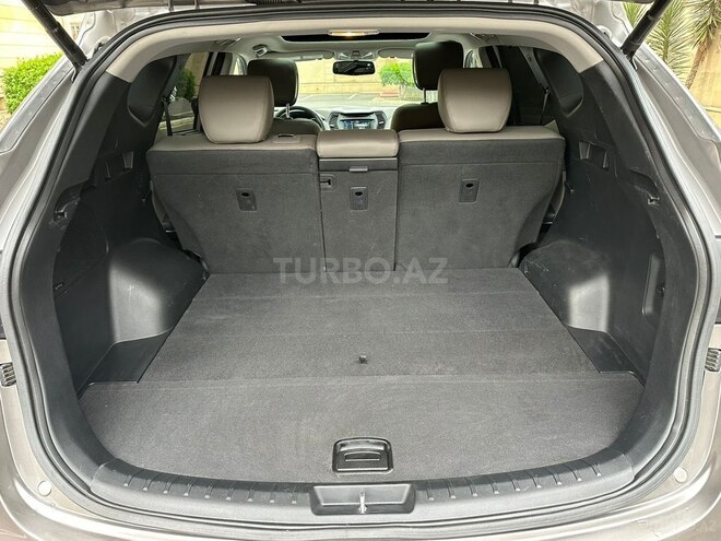 Hyundai Santa Fe-12