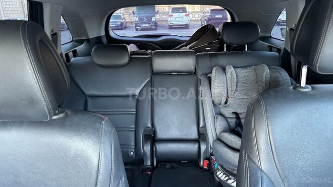 Kia Sorento-13