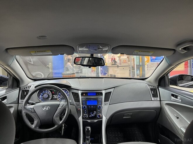 Hyundai Sonata-12
