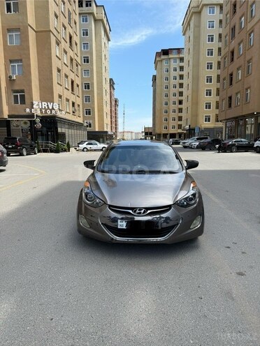 Hyundai Elantra-1