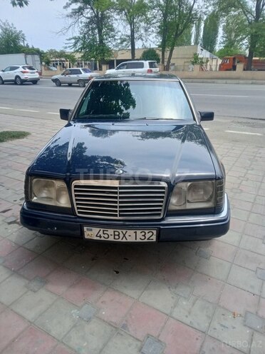 Mercedes E 200-1