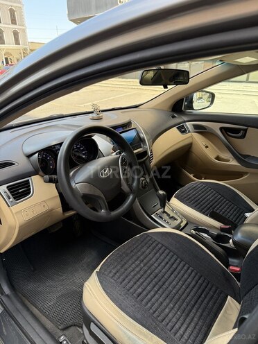 Hyundai Elantra-7