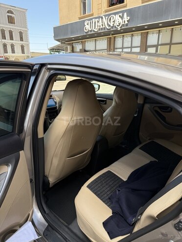 Hyundai Elantra-8