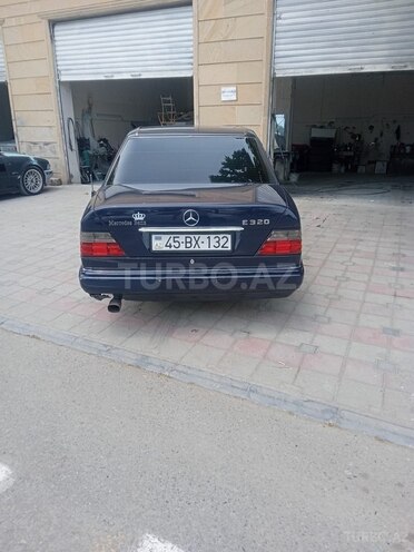 Mercedes E 200-2