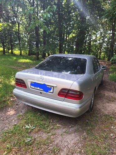 Mercedes E 220-2