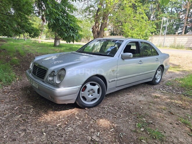 Mercedes E 220-3