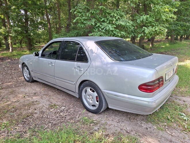 Mercedes E 220-4