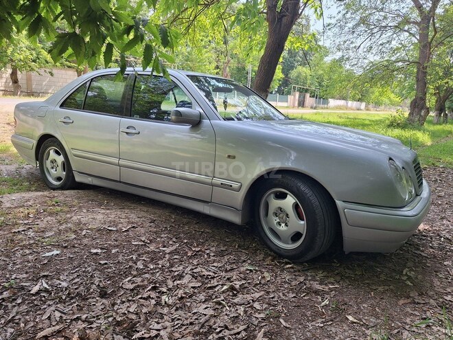 Mercedes E 220-5