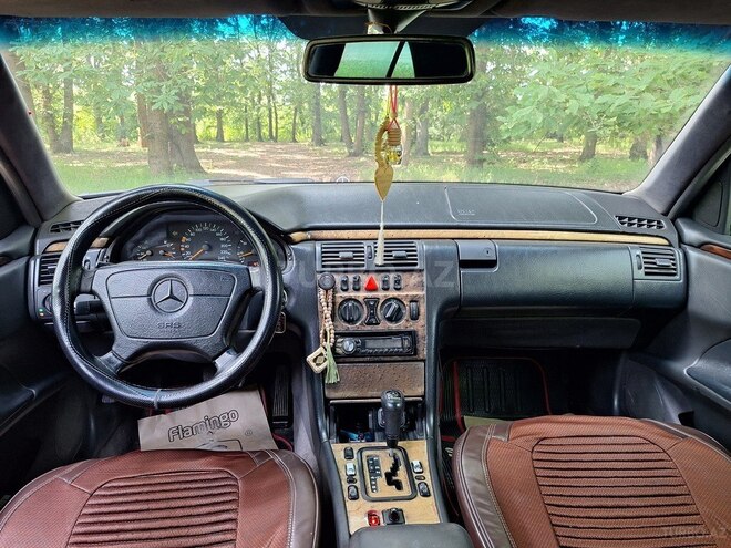 Mercedes E 220-7