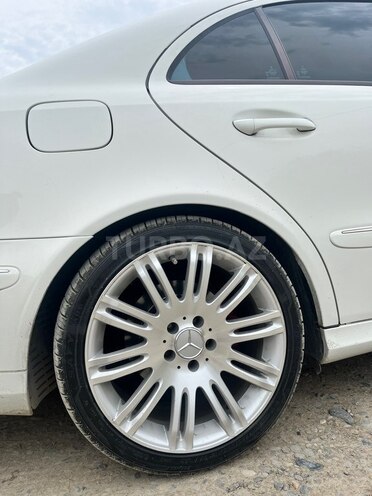 Mercedes E 280-9