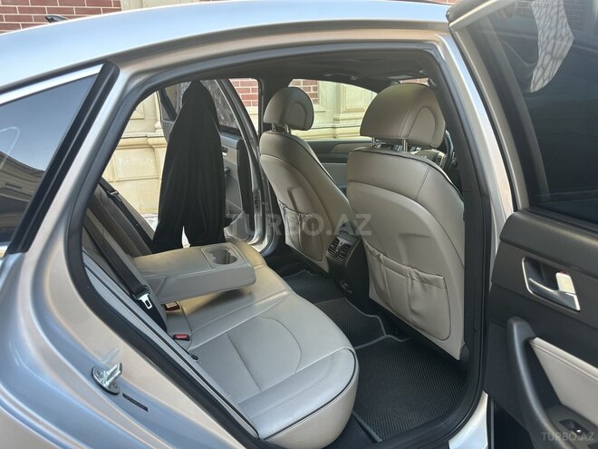 Hyundai Sonata-12