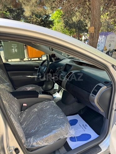 Toyota Prius-5