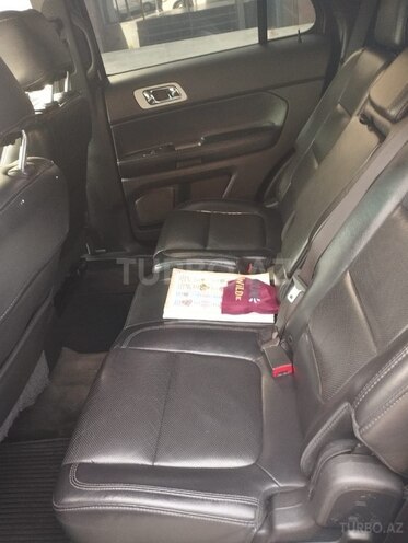 Ford Explorer-8