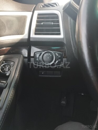 Ford Explorer-4