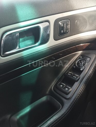 Ford Explorer-7