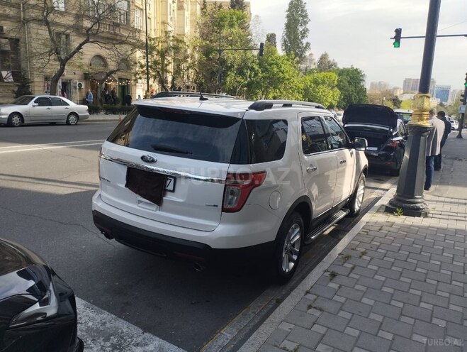 Ford Explorer-12