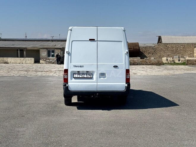 Ford Transit-4