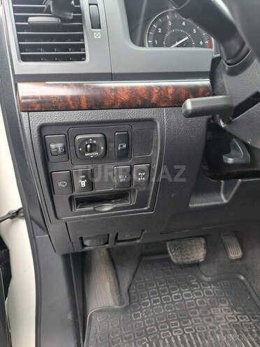 Toyota Land Cruiser-6