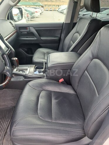 Toyota Land Cruiser-10
