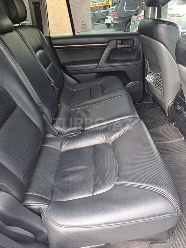 Toyota Land Cruiser-13