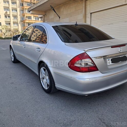 Mercedes E 200-11