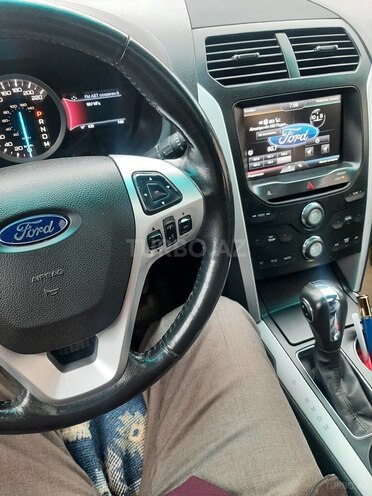 Ford Explorer-2