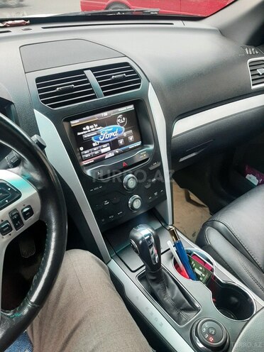 Ford Explorer-5