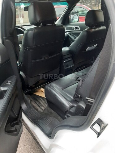 Ford Explorer-7