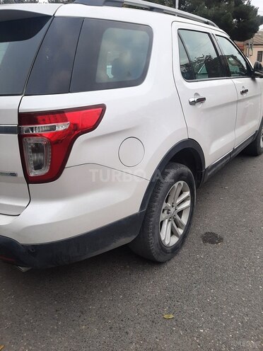 Ford Explorer-8