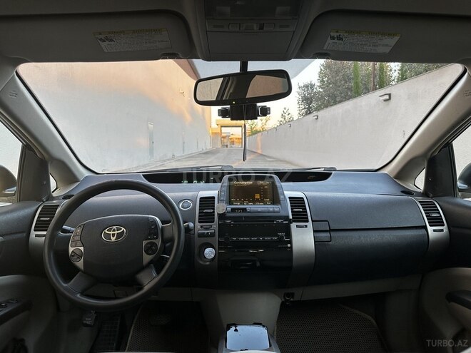 Toyota Prius-5