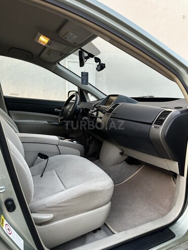 Toyota Prius-8
