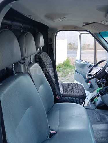 Ford Transit-9