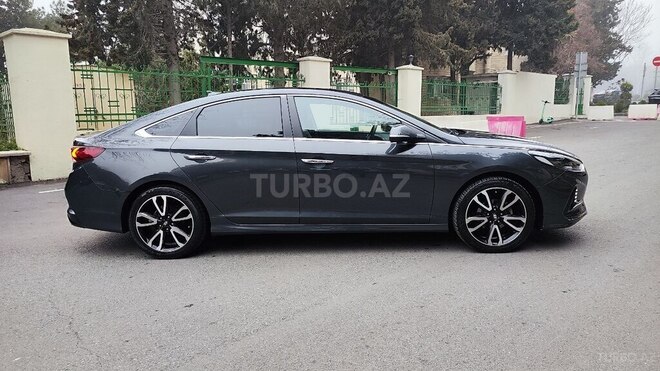 Hyundai Sonata-14