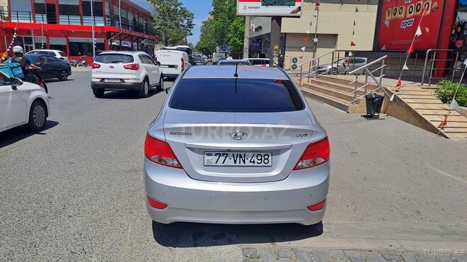 Hyundai Accent-6