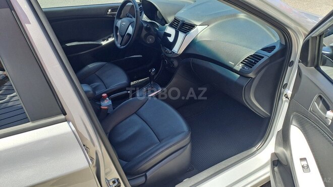 Hyundai Accent-8