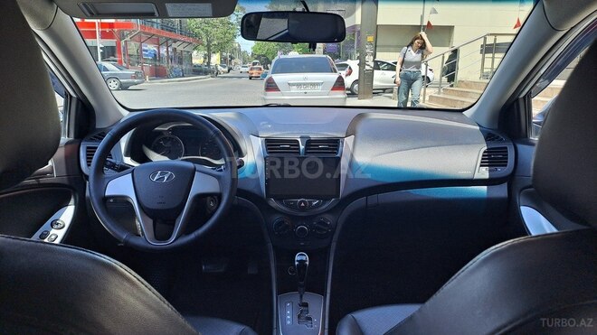 Hyundai Accent-9