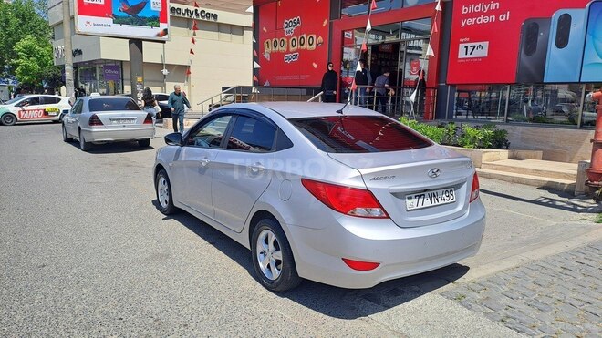Hyundai Accent-7
