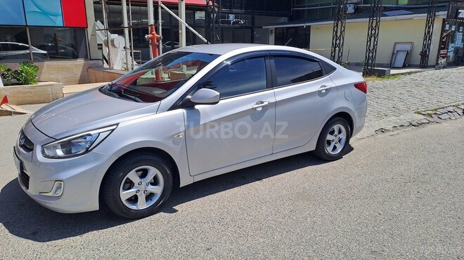 Hyundai Accent-2