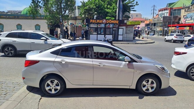Hyundai Accent-4