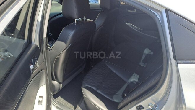 Hyundai Accent-10