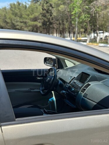 Toyota Prius-10