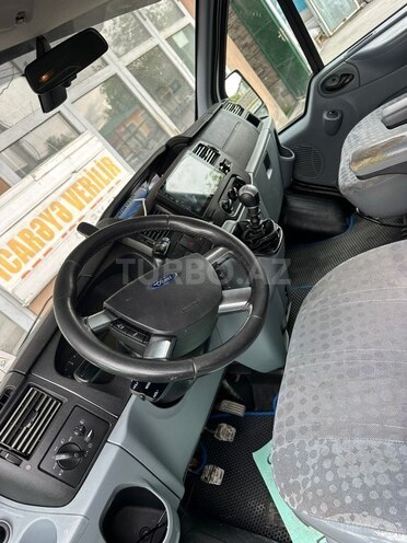 Ford Transit-5