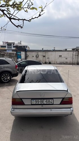 Mercedes 230 E-6