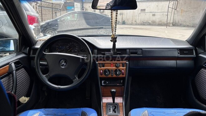 Mercedes 230 E-3
