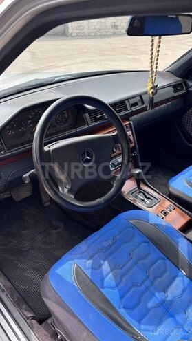 Mercedes 230 E-4