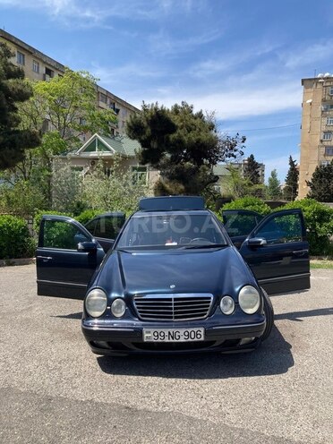 Mercedes E 200-1