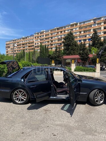 Mercedes E 200-3
