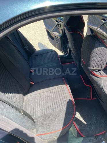 Mercedes E 200-5