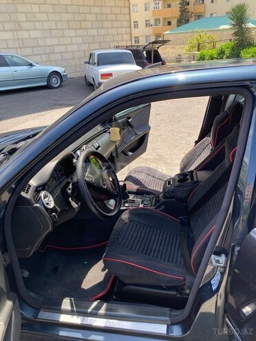 Mercedes E 200-8
